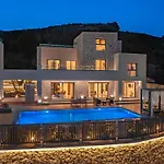 Arfna Villa *