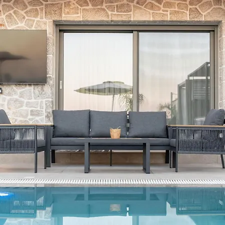 Arfna Grand Villa
